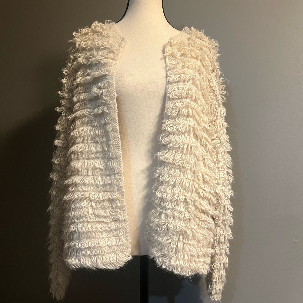 NANDO hand knitted alpaca looped cardigan. Ivory. Size S. EUC
